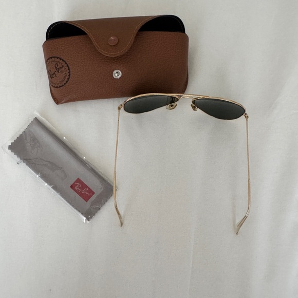 Ray-Ban Gold and Black Aviator Sunglasses - Picture 5 of 5